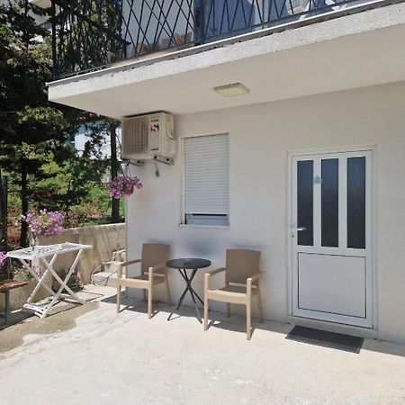 Studio Apartman Happy Home ติวัต ภายนอก รูปภาพ
