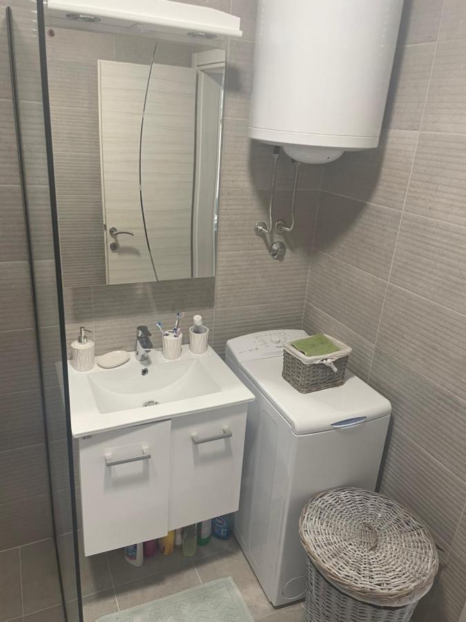 Studio Apartman Happy Home ติวัต ภายนอก รูปภาพ