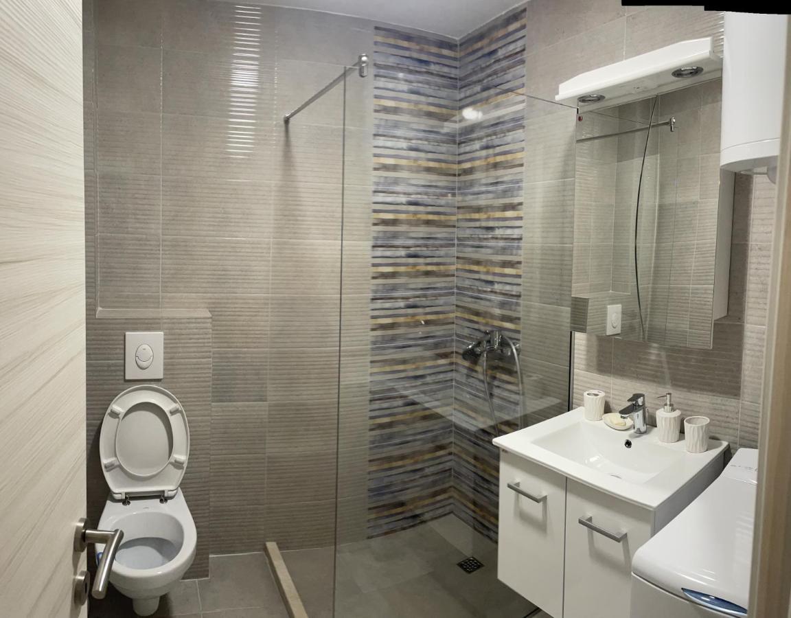 Studio Apartman Happy Home ติวัต ภายนอก รูปภาพ