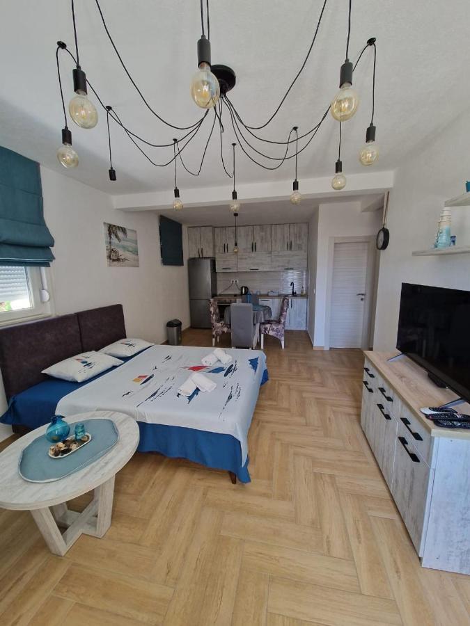 Studio Apartman Happy Home ติวัต ภายนอก รูปภาพ