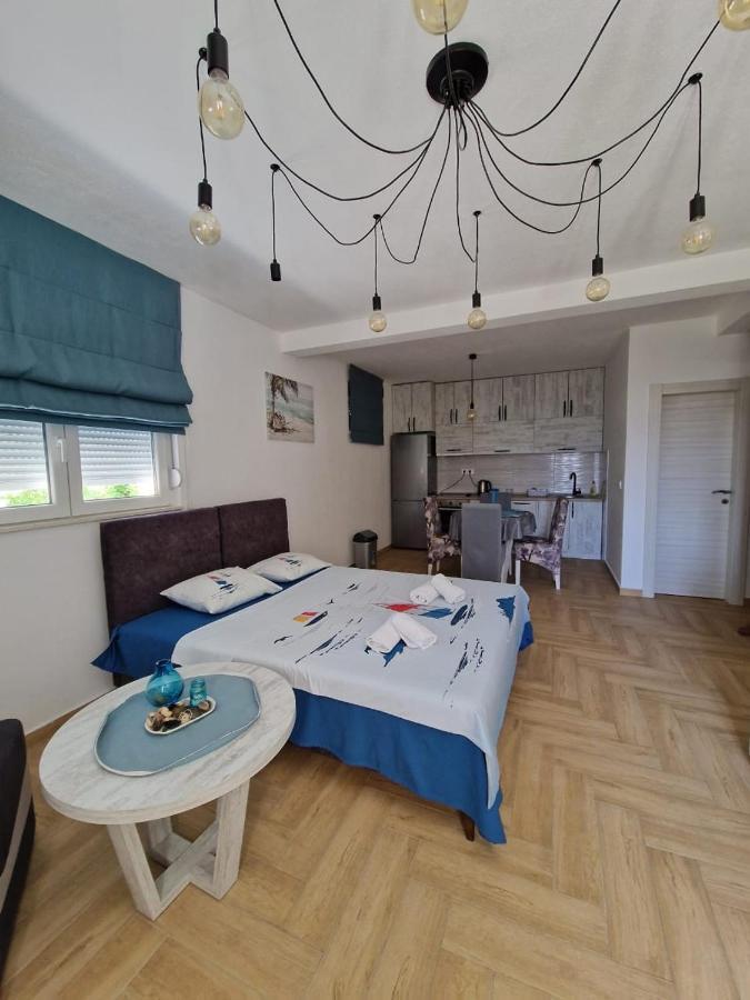 Studio Apartman Happy Home ติวัต ภายนอก รูปภาพ