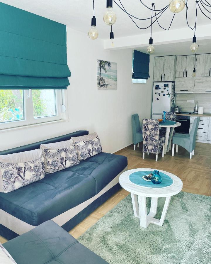 Studio Apartman Happy Home ติวัต ภายนอก รูปภาพ